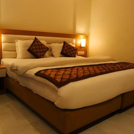 Ananda Castle Hotel Vrindāvan Buitenkant foto