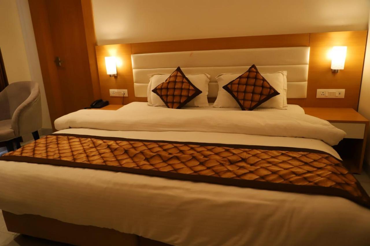 Ananda Castle Hotel Vrindāvan Buitenkant foto